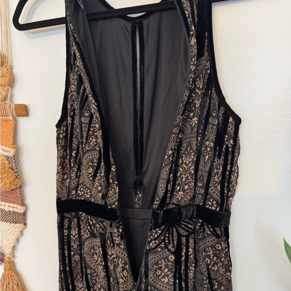 Topshop Patterned Jumpsuit with Peekaboo Keyhole, Wide Leg - Picture 5 of 7